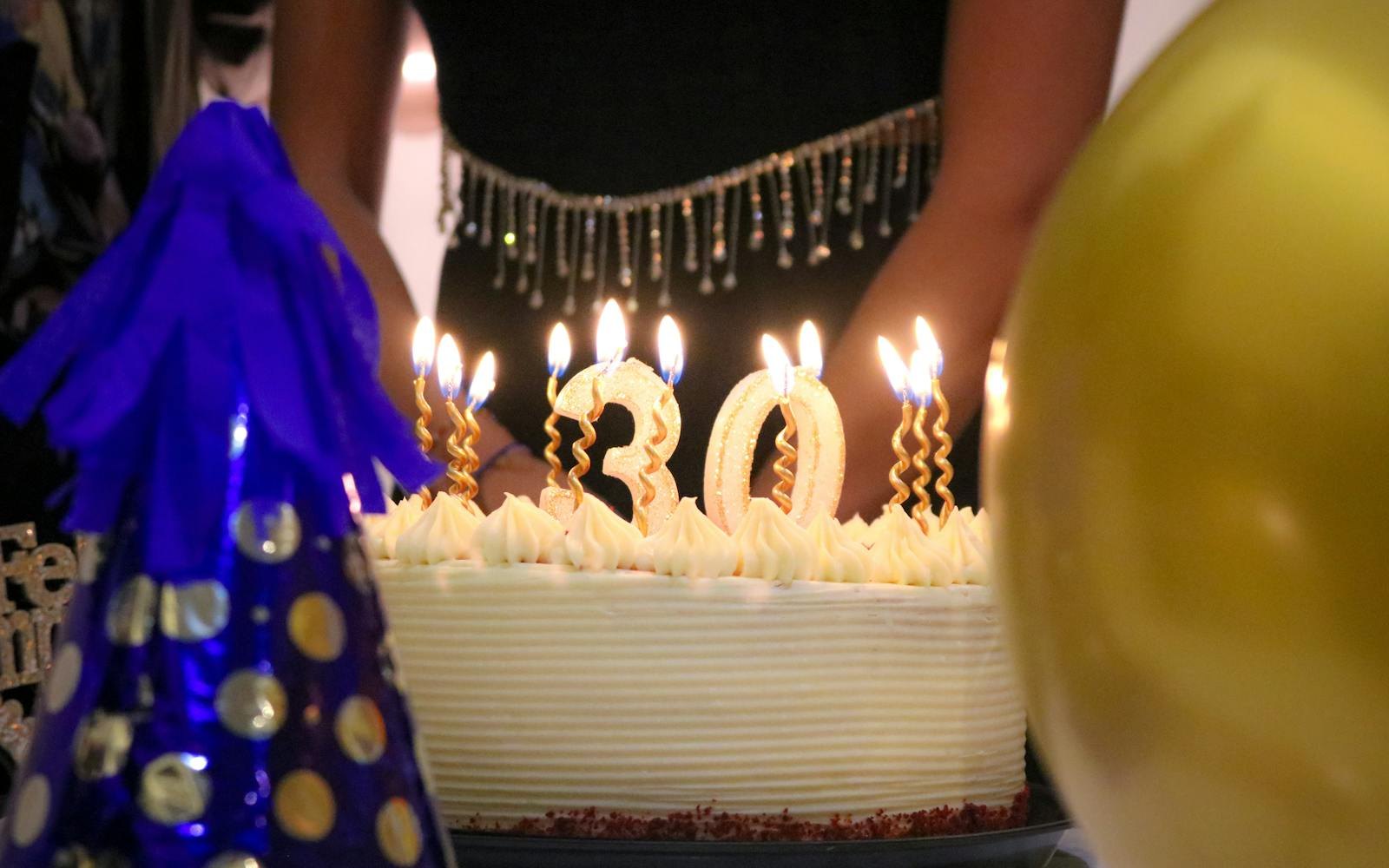 Bursdagskake med 30-årslys - 30-årsgave